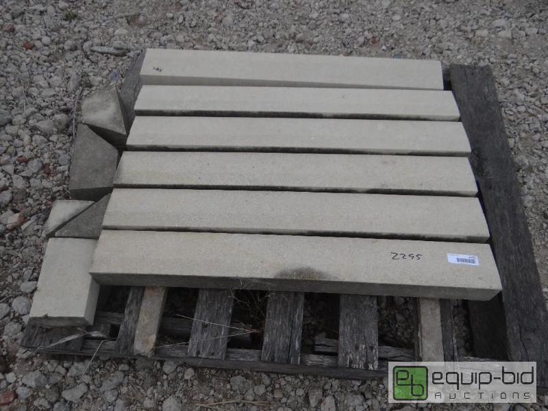 lot 2295 image: 3 Pallets of various size landscape stoneroc...