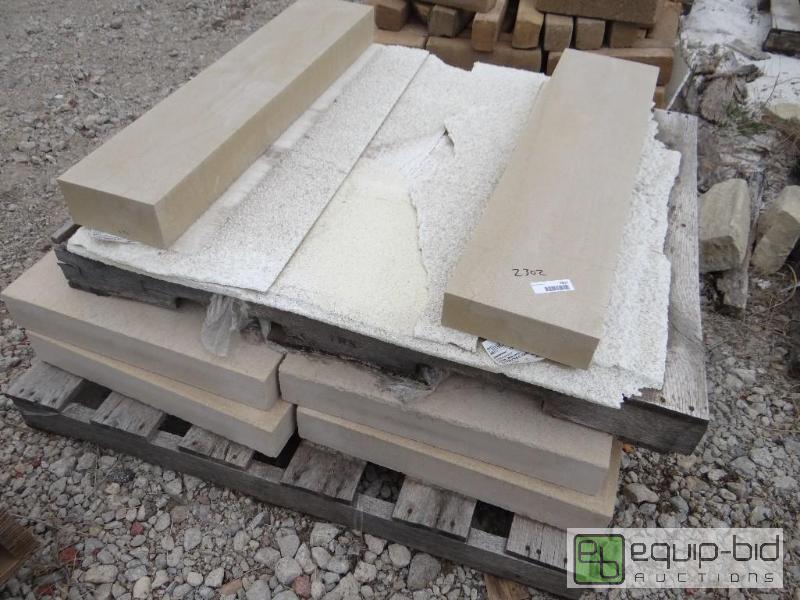 lot 2302 image: 4 Pallets of various size landscape stoneroc...