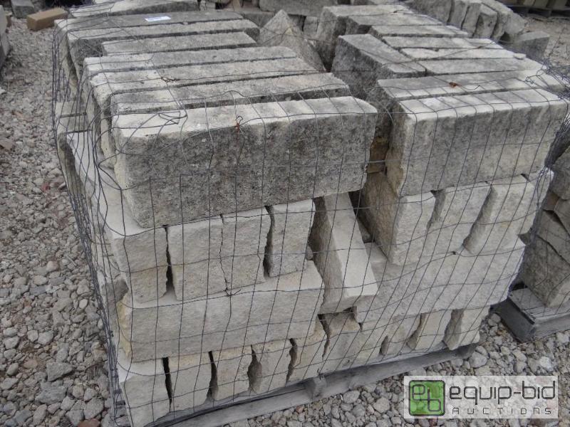 lot 2303 image: 2 Pallets of various size landscape stoneroc...
