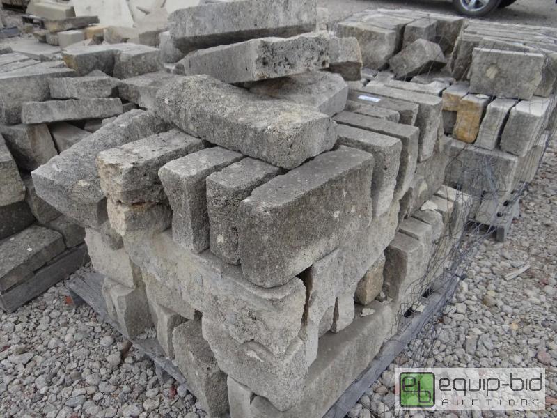 lot 2304 image: 2 Pallets of various size landscape stoneroc...