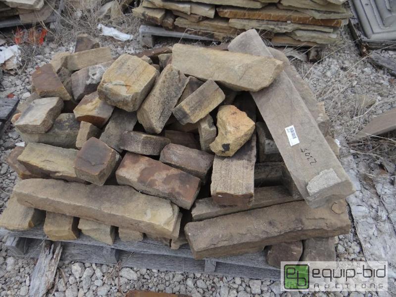 lot 2305 image: 4 Pallets of various size landscape stoneroc...
