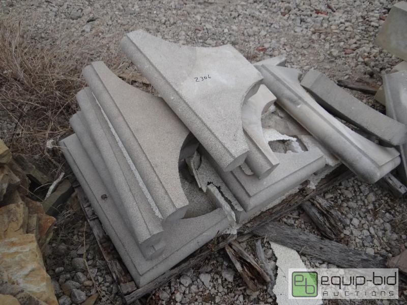 lot 2306 image: 2 Pallets of various size landscape stoneroc...