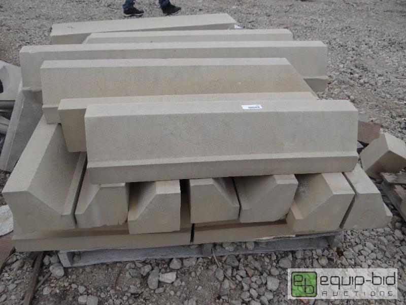lot 2307 image: 2 Pallets of various size landscape stoneroc...