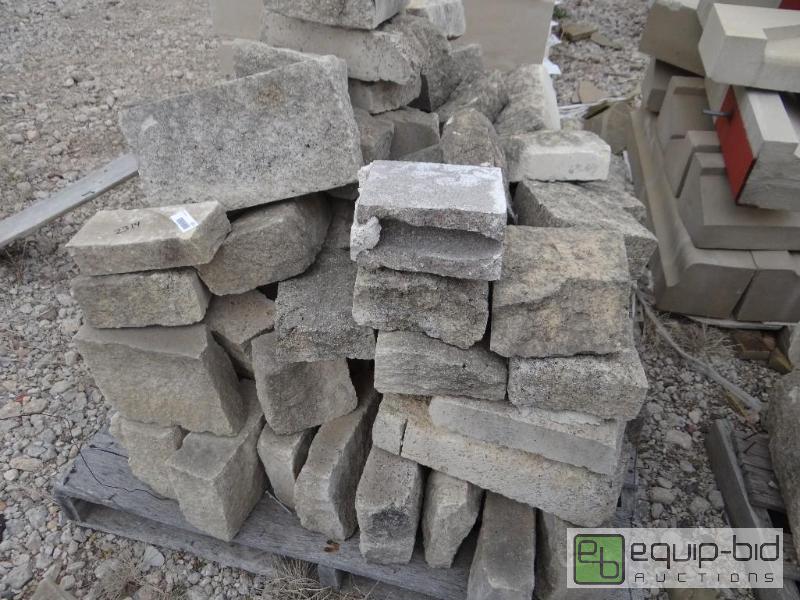 lot 2314 image: 4 Pallets of various size landscape stoneroc...