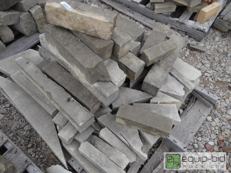 lot 2315 image: 2 Pallets of various size landscape stoneroc...