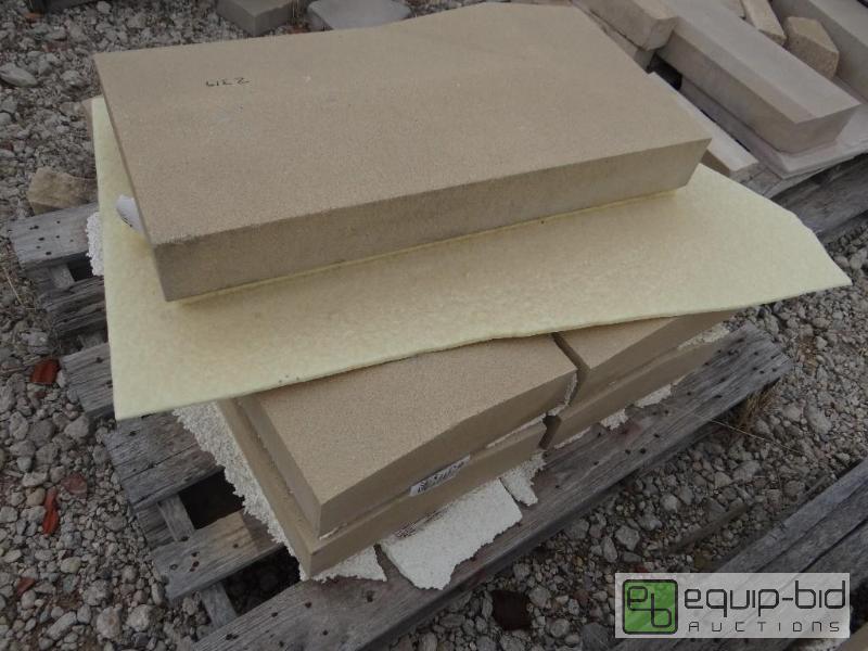 lot 2319 image: 2 Pallets of various size landscape stoneroc...