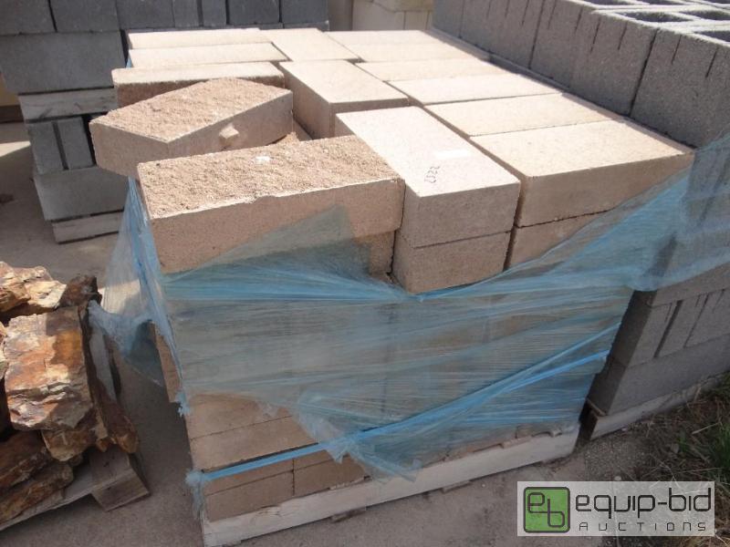 lot 2322 image: Pallet of &nbspblockbuilding block.  Skid...