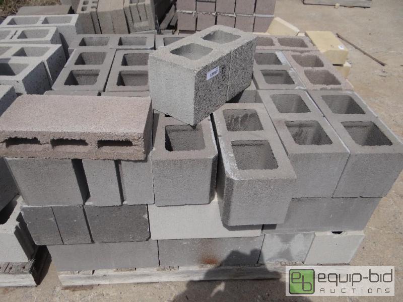 lot 2329 image: Pallet of cinder blockbuilding block. Finish...