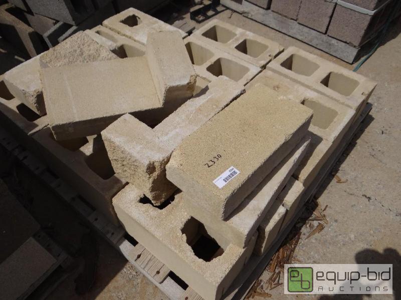 lot 2330 image: Pallet of cinder blockbuilding block.  Ski...