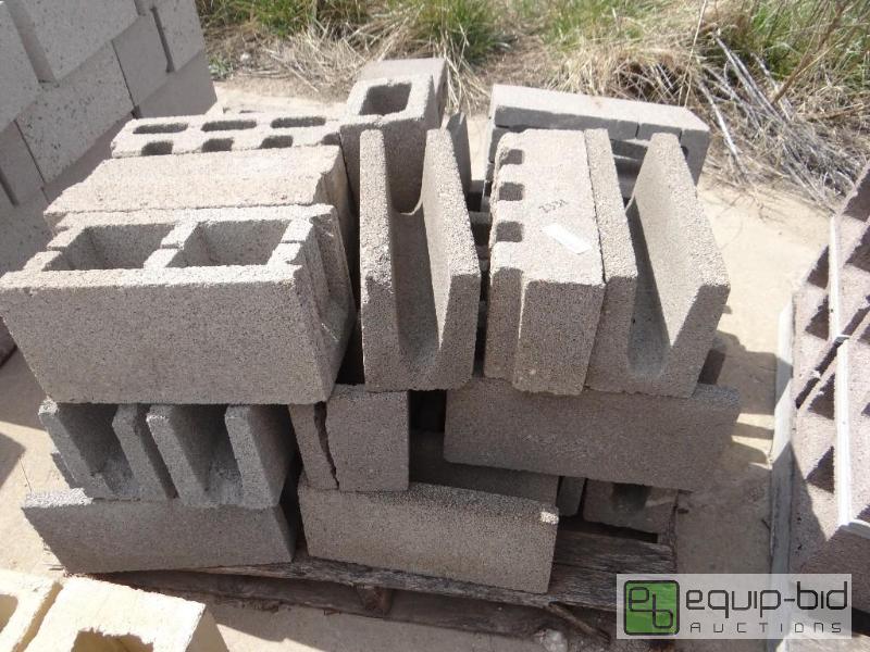 lot 2331 image: Pallet of &nbspblockbuilding block.  Skid...