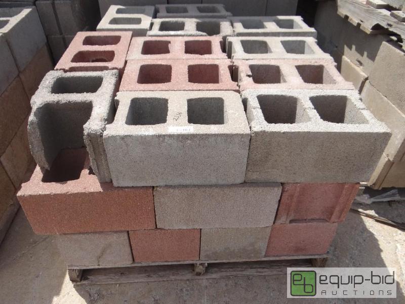 lot 2336 image: Pallet of cinder blockbuilding block.  Ski...