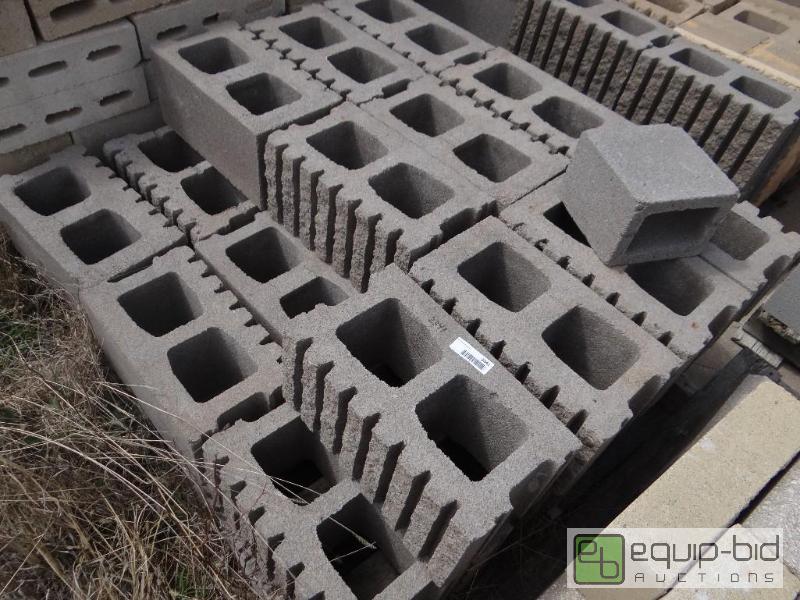 lot 2341 image: Pallet of cinder blockbuilding block.  Ski...