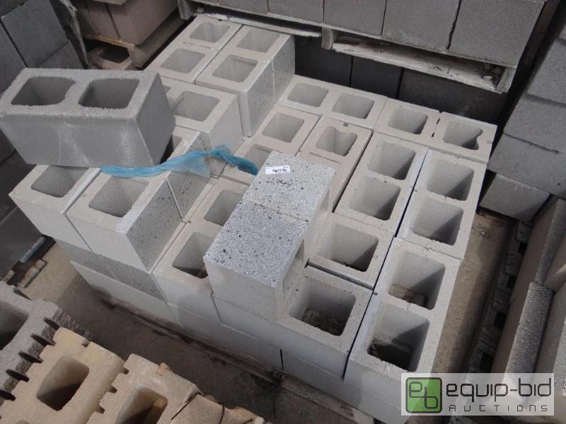lot 2344 image: Pallet of cinder blockbuilding block. Finish...