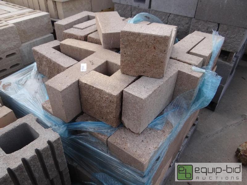 lot 2346 image: Pallet of &nbspblockbuilding block.  Skid...