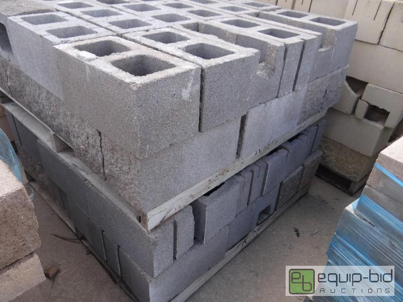 lot 2347 image: Pallet of cinder blockbuilding block.  Ski...