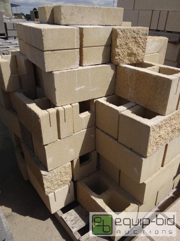 lot 2348 image: Pallet of cinder blockbuilding block.  Ski...