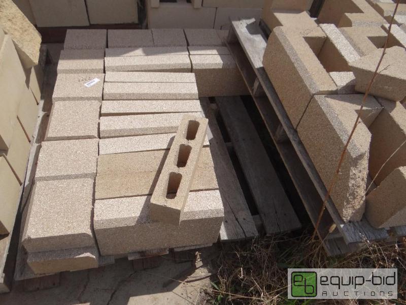 lot 2353 image: 2 partial Pallet of &nbspblockbuilding bloc...