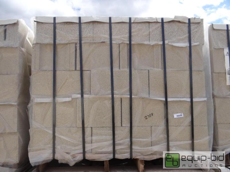 lot 2358 image: Pallet of new trendstone cinder blockbuildin...