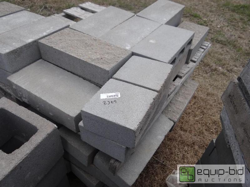 lot 2369 image: Pallet of &nbspblockbuilding block.  Skid...