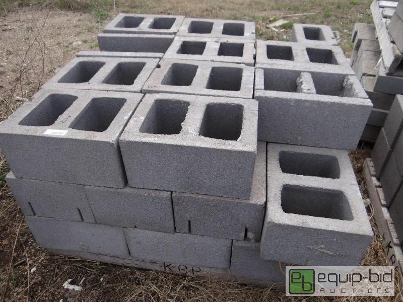 lot 2370 image: Pallet of blockbuilding block.  Skid loade...