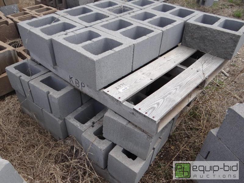 lot 2371 image: Pallet of &nbspblockbuilding block.&nbsp  ...
