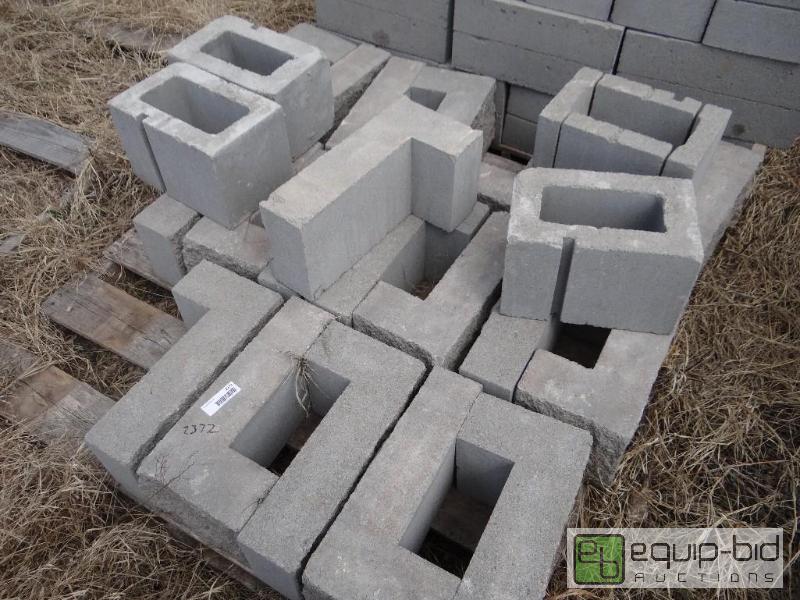lot 2372 image: 2 partial Pallet of &nbspblockbuilding bloc...