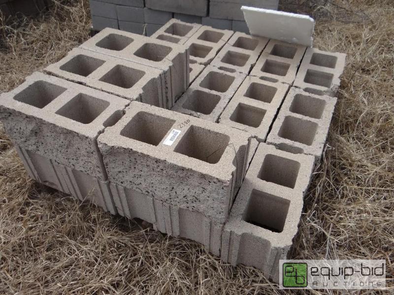 lot 2380 image: 3 Pallet of cinder blockbuilding block.&nbsp...