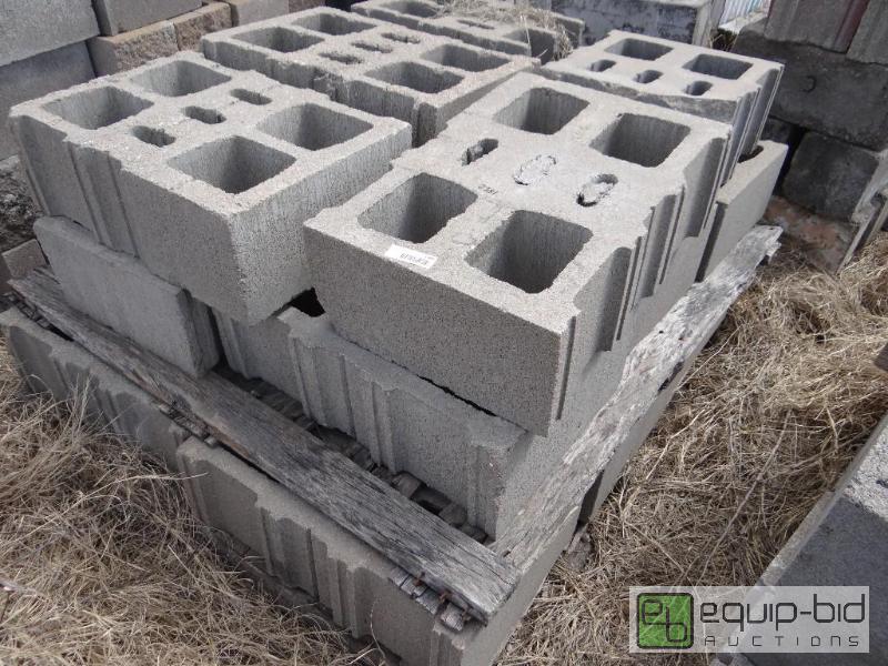 lot 2381 image: Pallet of cinder blockbuilding block.&nbsp ...