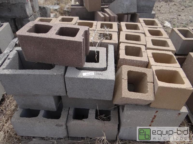 lot 2382 image: 2 Pallet of cinder blockbuilding block. vari...