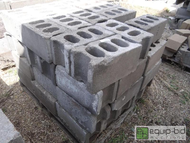lot 2386 image: Pallet of cinder blockbuilding block.&nbsp ...