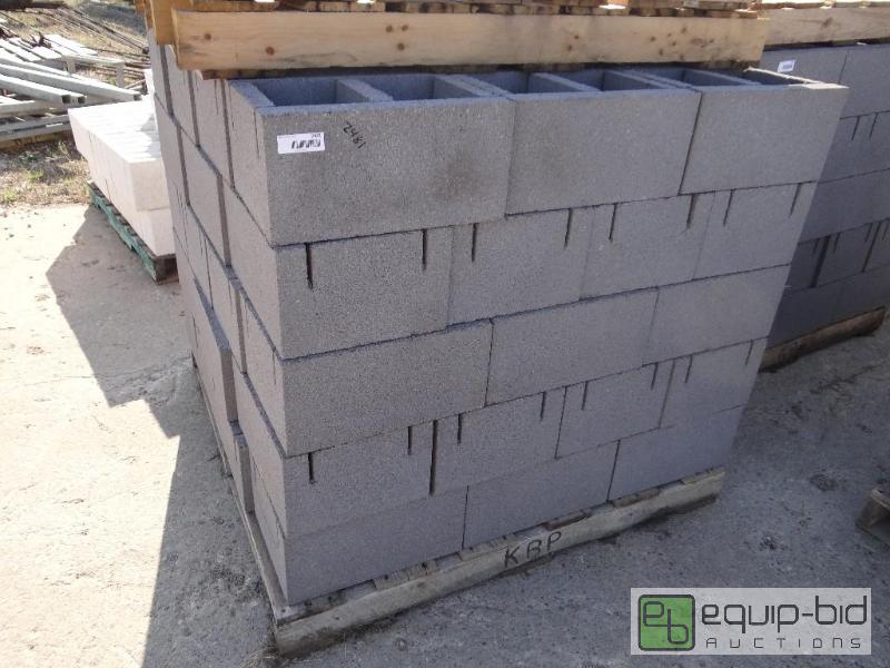 lot 2481 image: 1 Pallet of cinder blockbuilding block.  S...