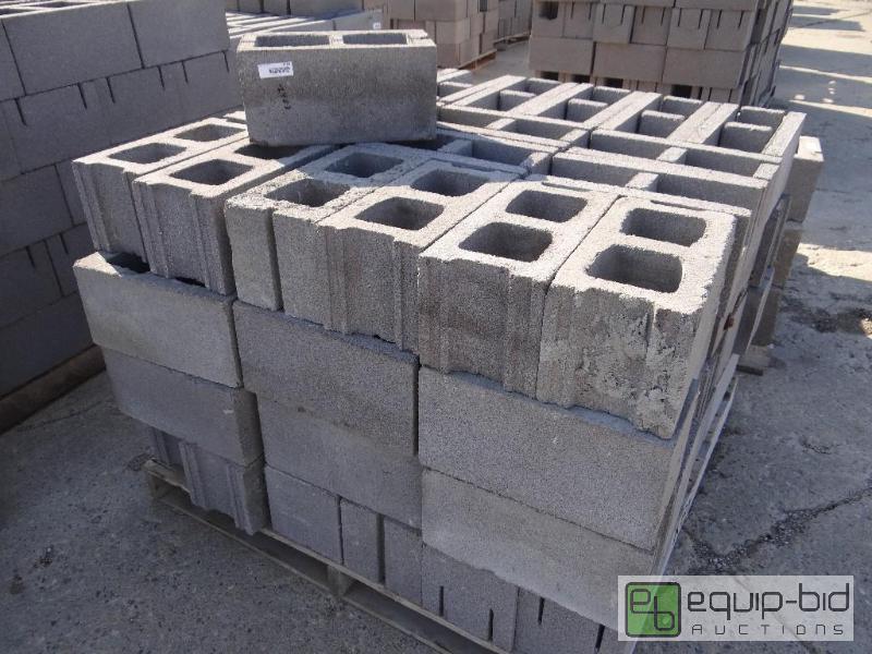 lot 2483 image: 1 Pallet of cinder blockbuilding block.  S...