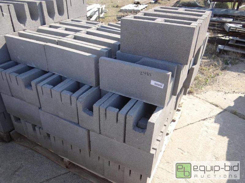 lot 2485 image: 1 Pallet of cinder blockbuilding block.  S...