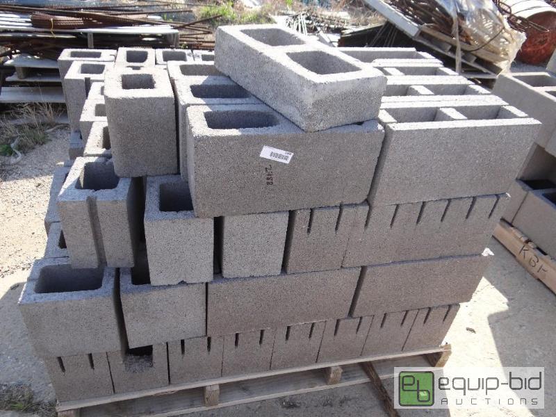 lot 2488 image: 1 Pallet of cinder blockbuilding block.  S...