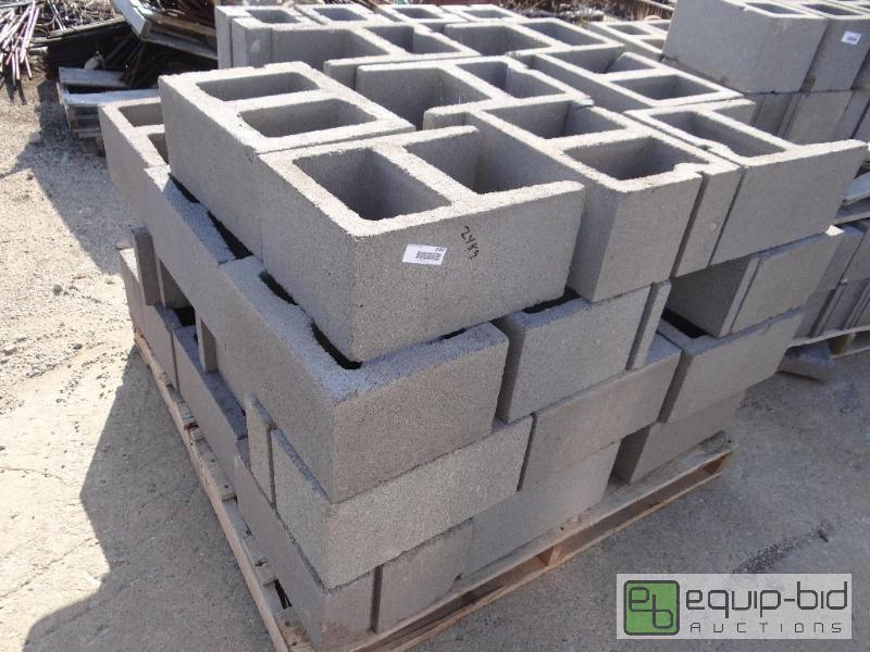 lot 2489 image: 1 Pallet of cinder blockbuilding block.  S...
