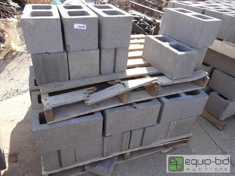 lot 2490 image: 1 Pallet of cinder blockbuilding block.  S...