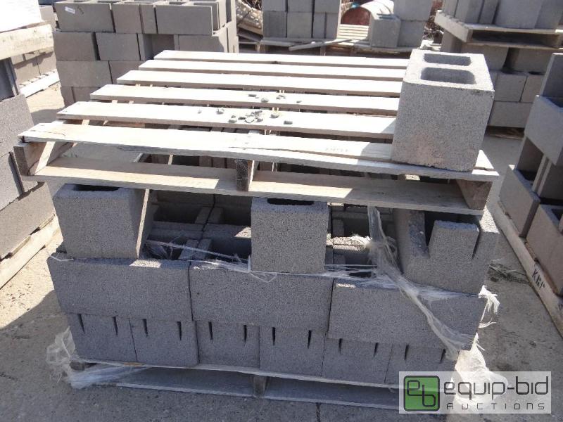 lot 2492 image: 1 Pallet of cinder blockbuilding block.  S...