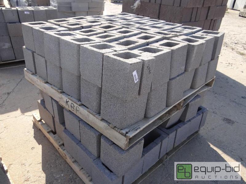 lot 2495 image: 2 Pallet of cinder blockbuilding block.  S...