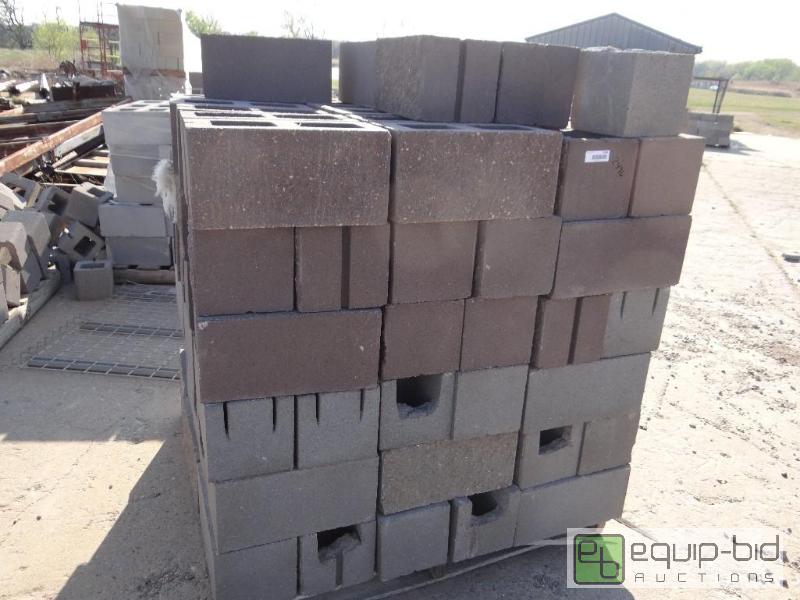 lot 2496 image: 1 Pallet of cinder blockbuilding block.  S...