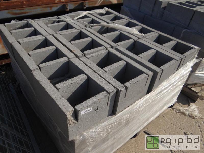 lot 2501 image: 1 Pallet of cinder blockbuilding block.Ski...