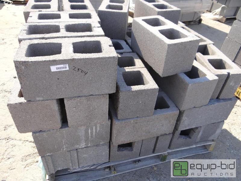 lot 2504 image: 1 Pallet of cinder blockbuilding block.Ski...