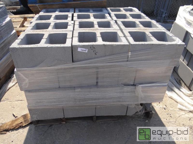 lot 2506 image: 1 Pallet of cinder blockbuilding block.Ski...