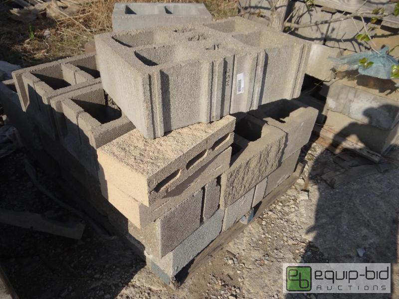 lot 2514 image: 1 Pallet of cinder blockbuilding block.Ski...