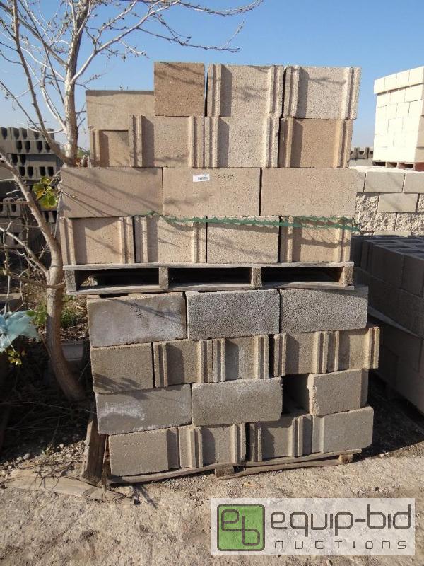 lot 2515 image: 2 Pallet of cinder blockbuilding block.Ski...