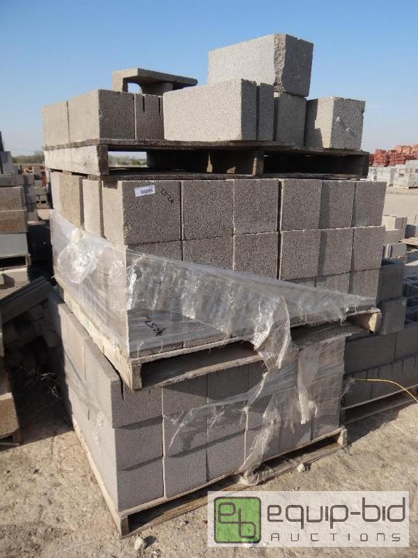lot 2521 image: 1 Pallet of cinder blockbuilding block.Ski...