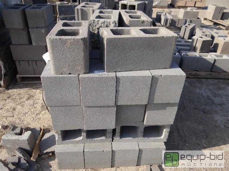 lot 2522 image: 1 Pallet of cinder blockbuilding block.Ski...