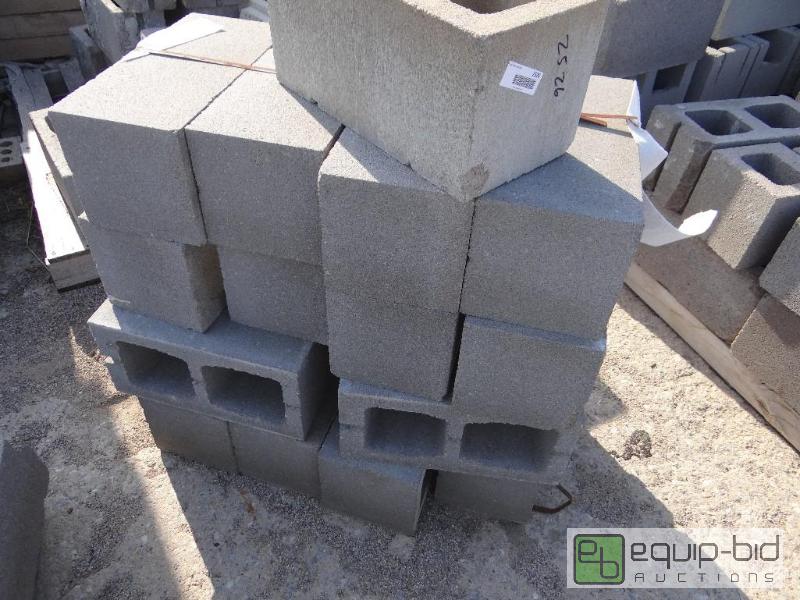 lot 2526 image: 1 Pallet and 1 stack of cinder blockbuilding...