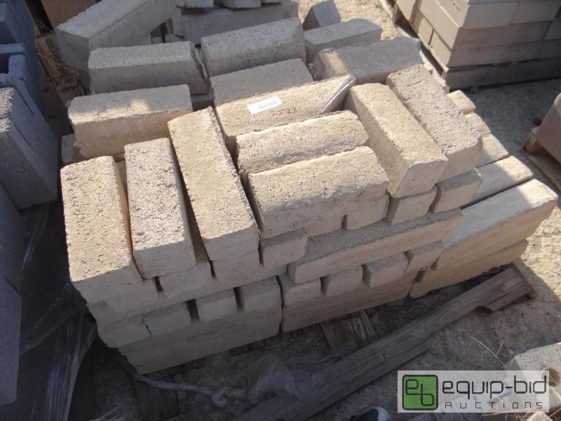 lot 2527 image: 1 Pallet of cinder blockbuilding blockbrick...