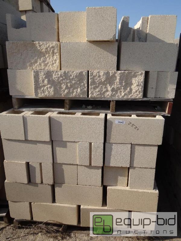 lot 2529 image: 2 Pallet of cinder blockbuilding block.  S...