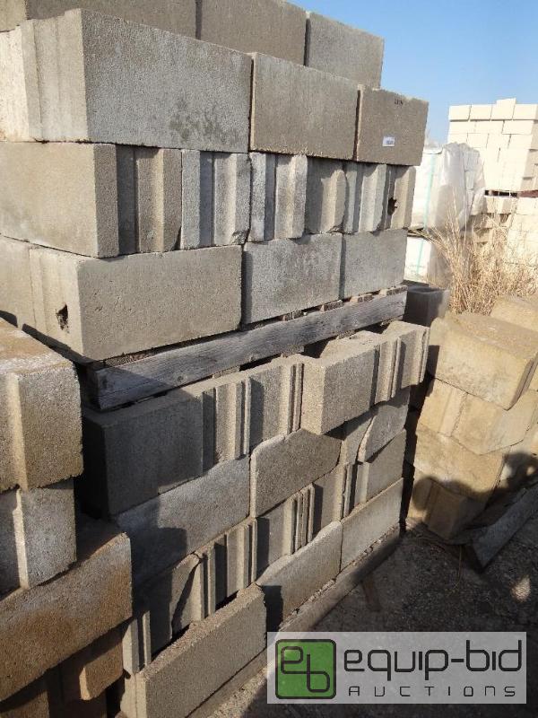lot 2534 image: 2 Pallet of cinder blockbuilding block.  S...